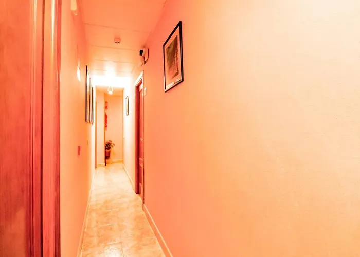 Oyo El Gato Guest house Segovia